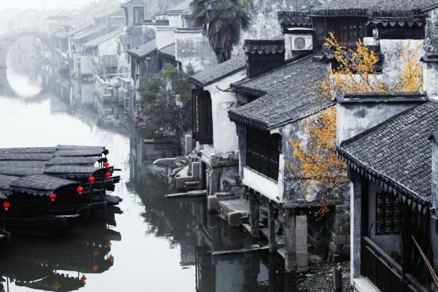 时尚芭比做美甲